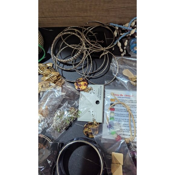 Mixed Lot Of Craft & Wearable DIY Jewelry Supplies Bracelets Earrings Necklaces - Picture 5 of 10